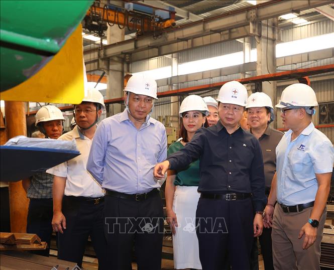 Phó Thủ tướng Trần Hồng Hà kiểm tra tiến độ sản xuất cột điện cho Dự án đường dây 500 kV mạch 3